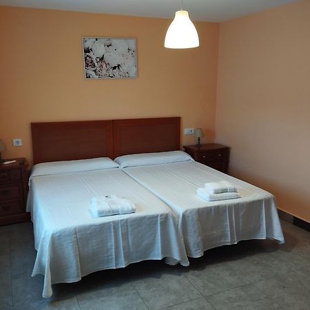 Hostal Bordillas Pomaluengo Eksteriør bilde